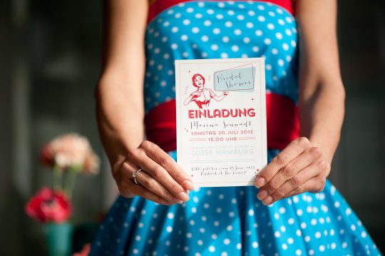 Jede 50s Cocktailparty wurde mit hübschen Einladungskarten angekündigt (C)-mybridalshower.de