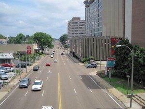 800px-Union_Ave_Memphis_TN_at_Cleveland_St_east_01